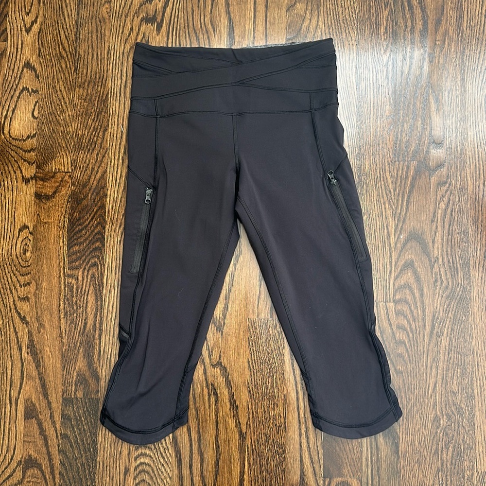Lulu Lemon cropped black legging, size 4.